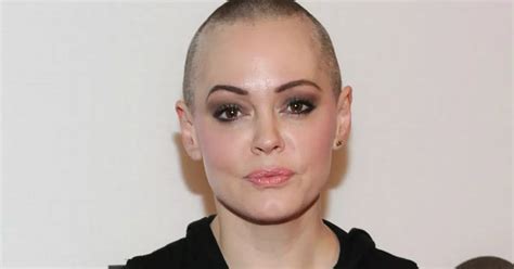 Rose McGowan posts nippleless pic